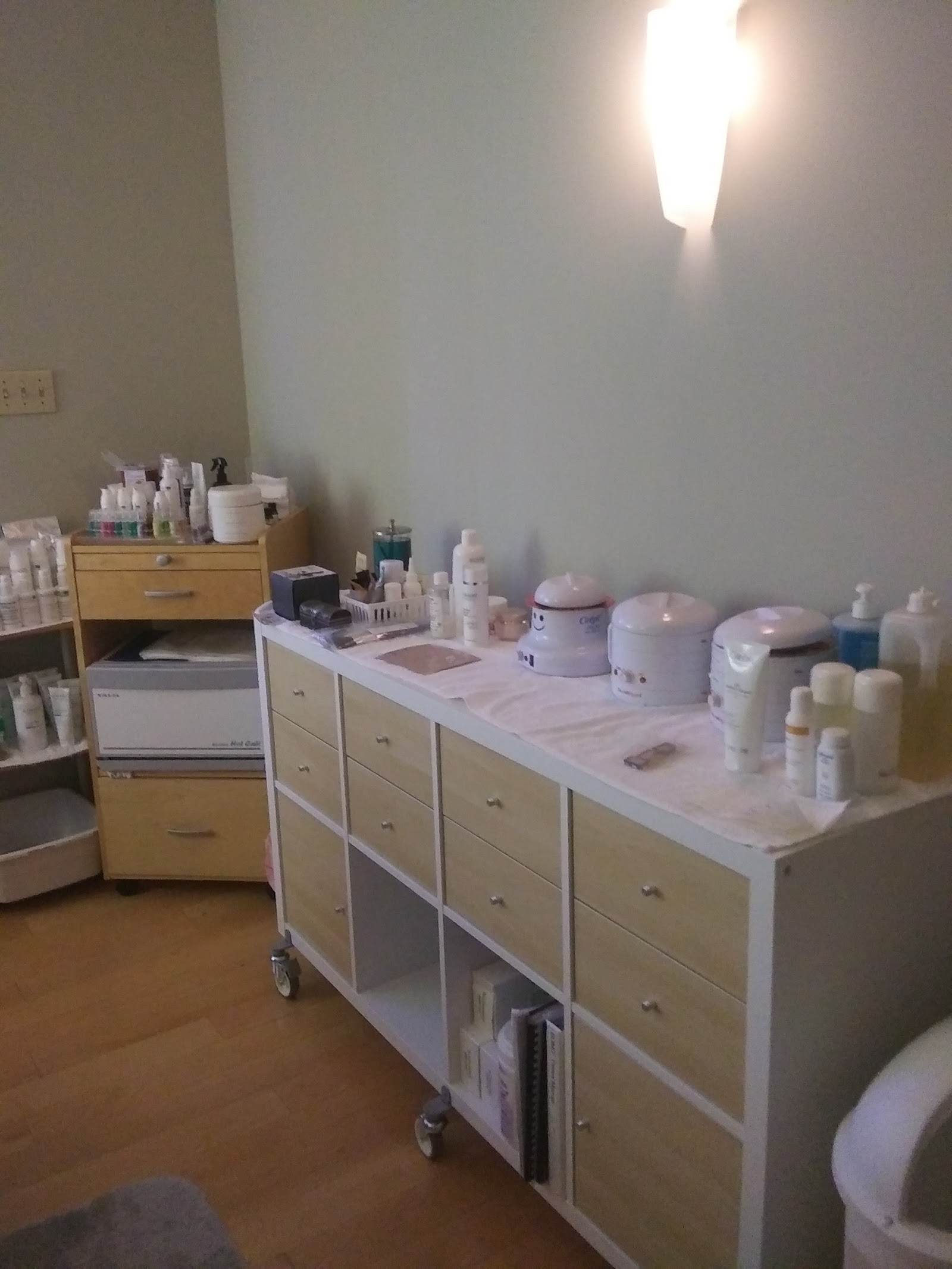 European Skin Care & Make Up nail photo 3